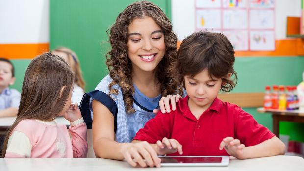 El uso de tabletas con la orientación de los docentes aumenta la implicación de los menores en las tareas