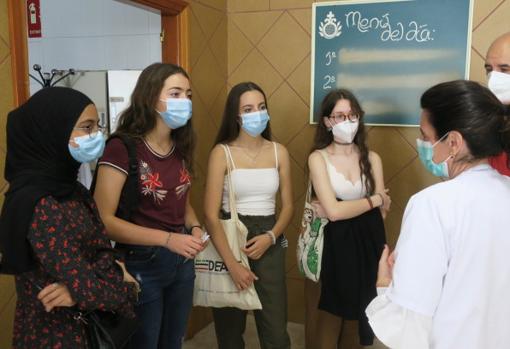 Las alumnas a su llegada a San Juan de Dios