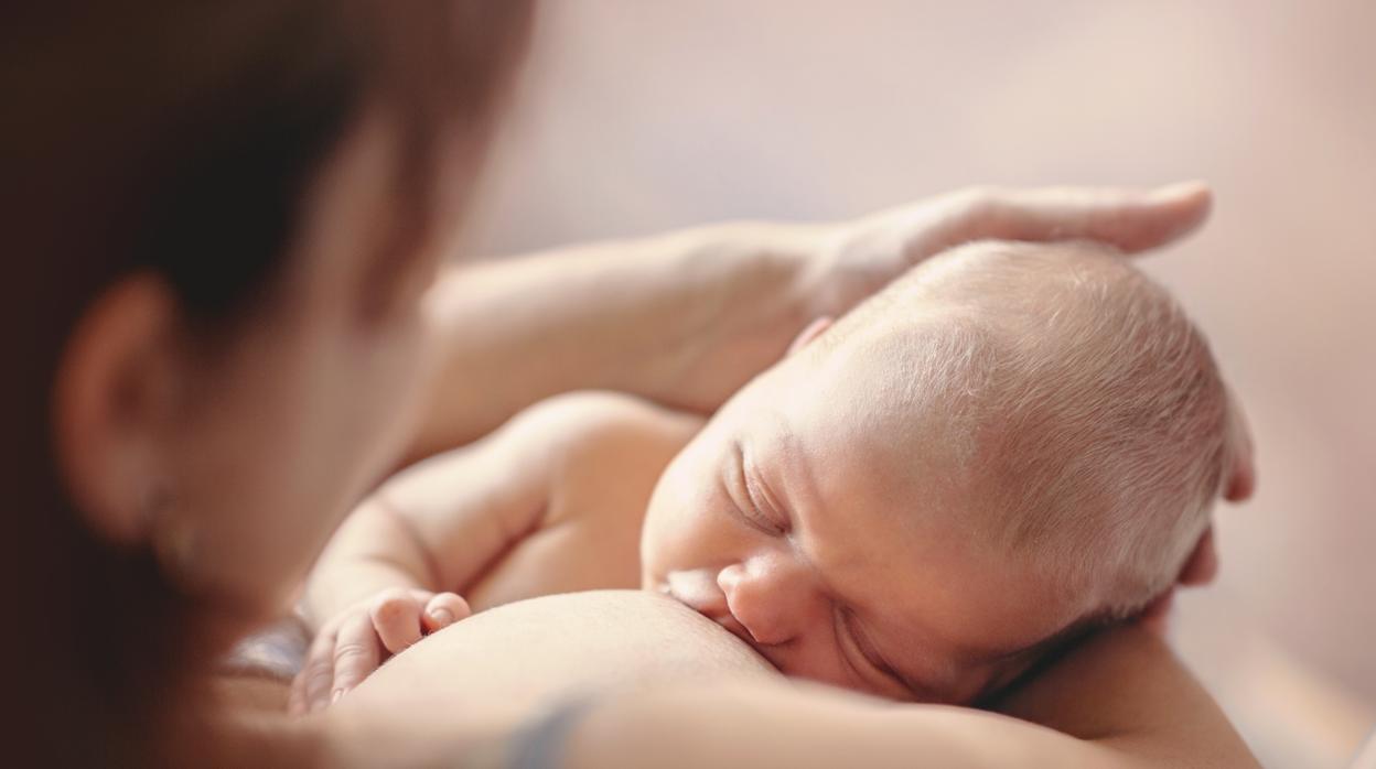 La lactancia podría ser una de las mejores medidas para prevenir complicaciones por Covid-19 en niños