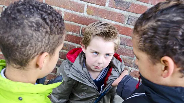 Cómo ayudar a un niño que volverá a encontrarse con su agresor en el colegio