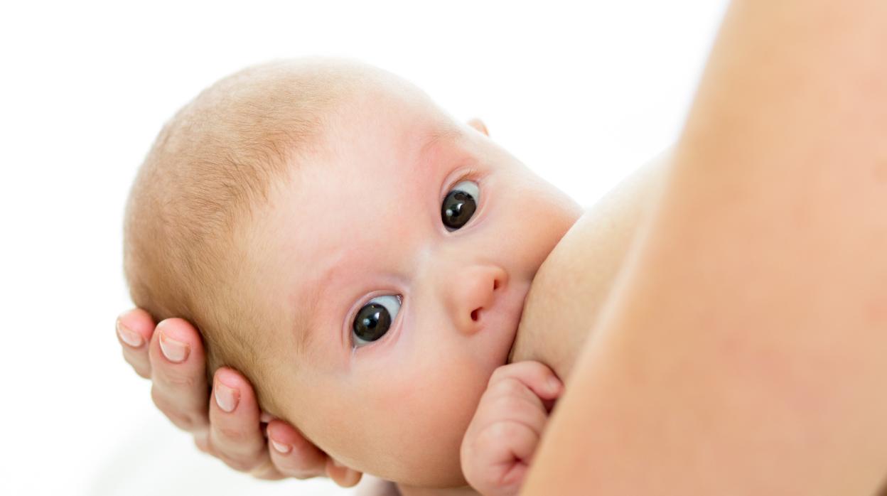 Doce semanas de lactancia puede ayudar a paliar los efectos perjudiciales de la contaminación en los bebés
