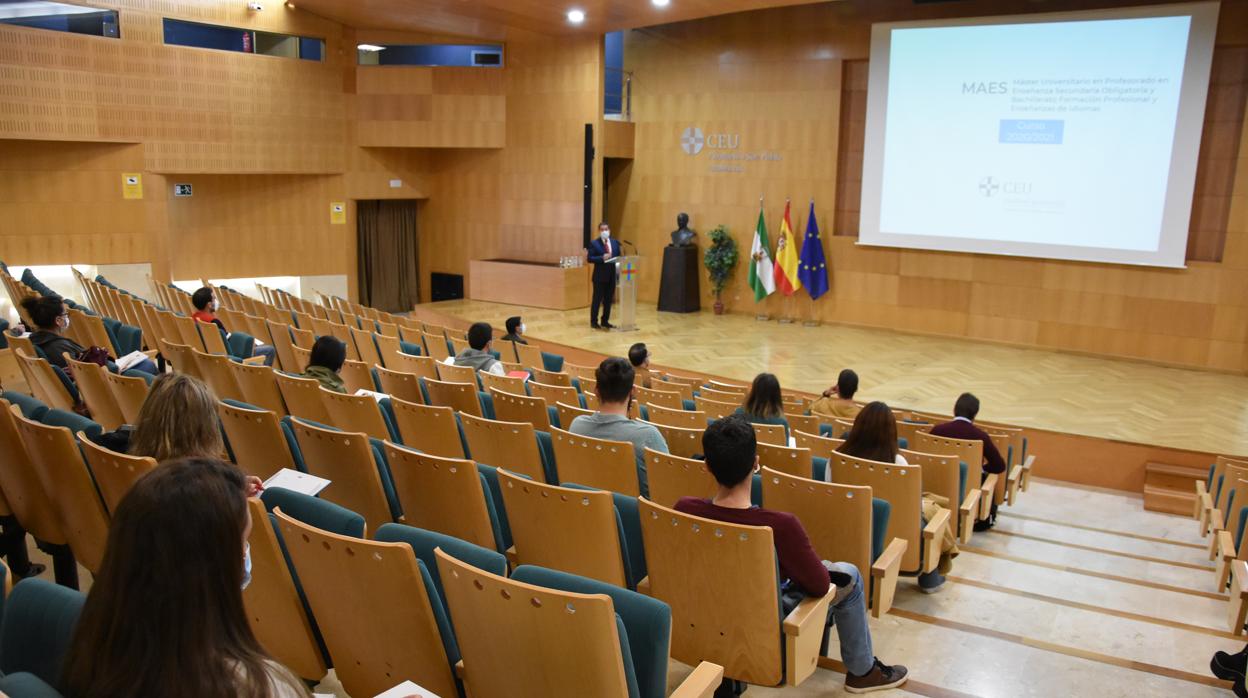 Cardenal Spínola CEU pone en marcha su tercera edición del Máster Universitario en Formación del Profesorado (MAES)