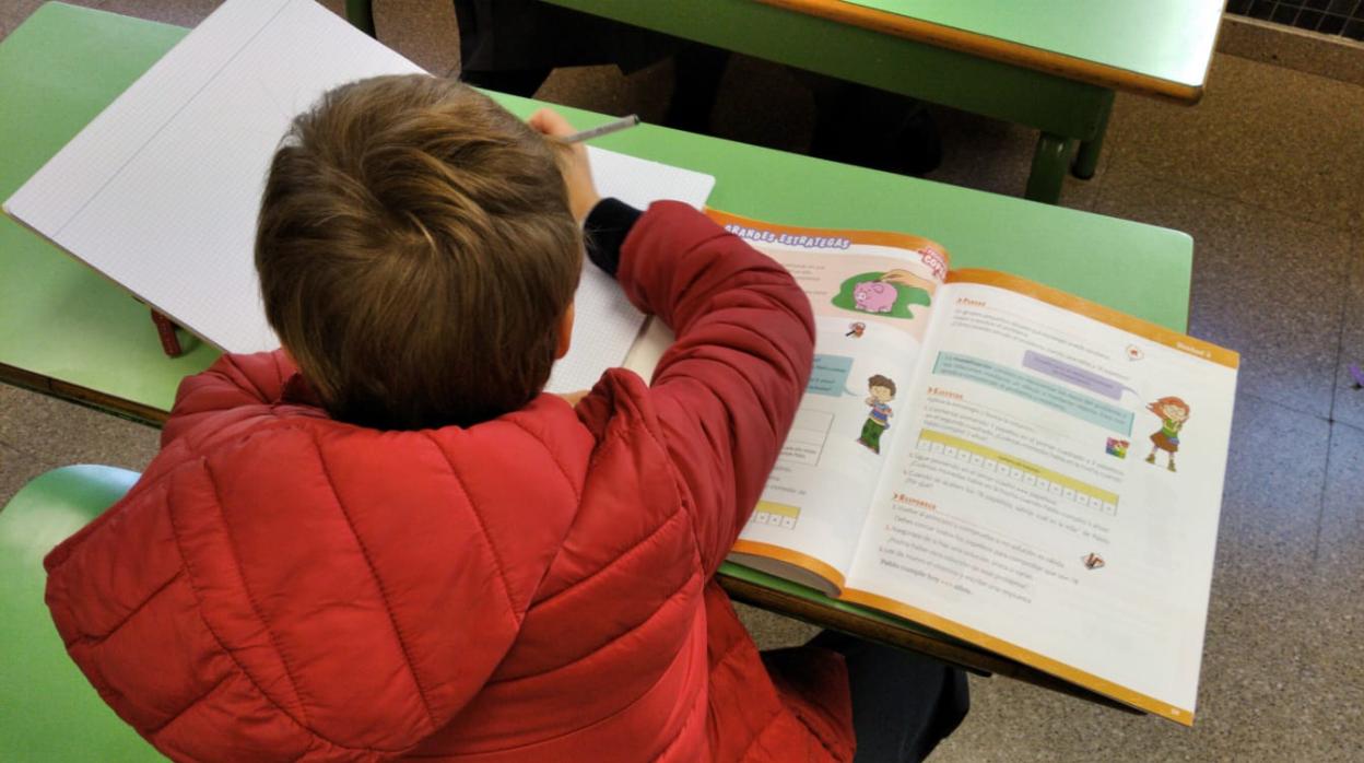 Por qué los niños necesitan seguir yendo al colegio pese a los confinamientos