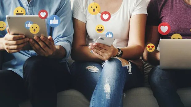 Adolescentes y adultos se acusan por el uso de redes sociales