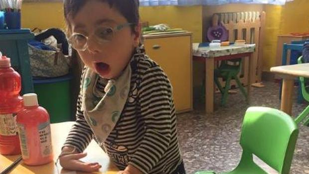 Así es la increíble vida de Sirio, un niño tetrapléjico de 7 años convertido en estrella en las redes sociales