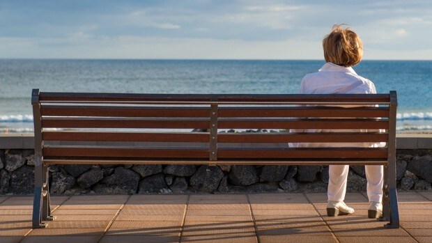 La soledad y el aislamiento social, asociados con un mayor riesgo de caídas en personas mayores