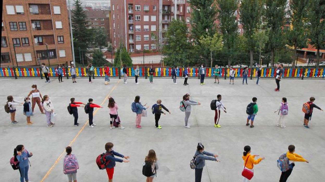 ¿Deberían los colegios revisar los grupos burbuja del inicio del curso?