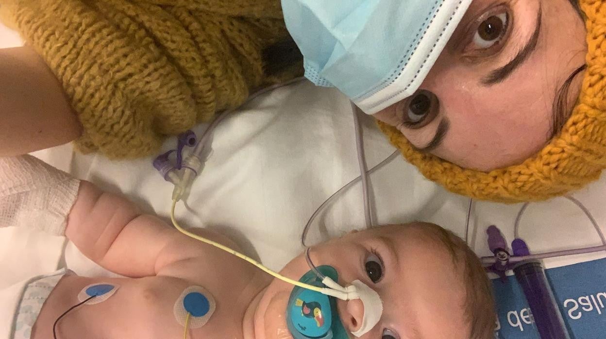 «La vida de mi hijo (3 meses) depende de un simple requisito de acceso al tratamiento para su enfermedad rara»