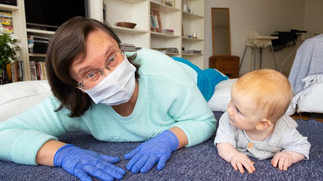 Contratar una niñera: lo que exigen los padres en tiempos de Covid