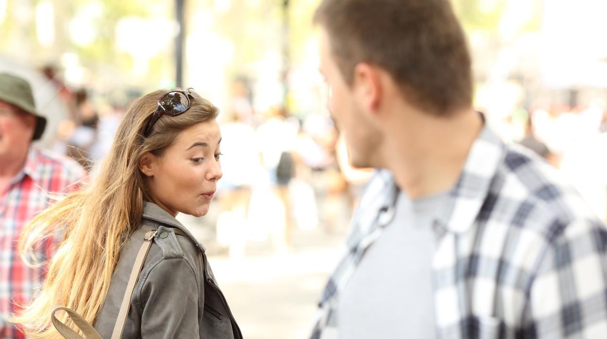 Así reaccionan los jóvenes al recibir piropos en su móvil