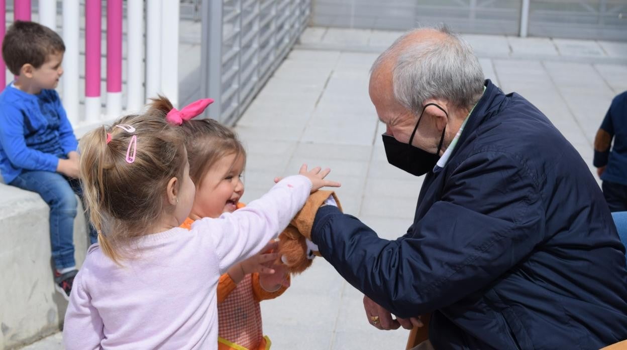 Centros de mayores y guarderías juntos, a pesar del Covid