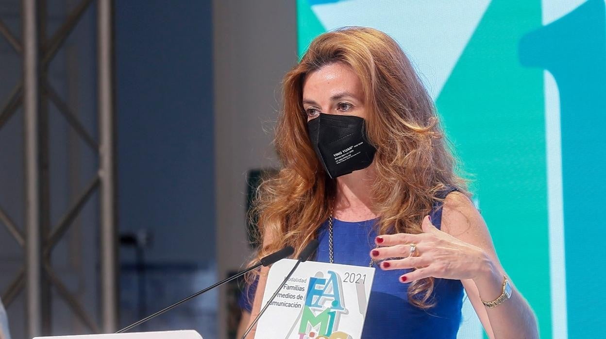 Laura Peraita, jefa de ABC Familia, ha recogido el premio otorgado por la Consejería de Salud y Familia de la Junta de Andalucía