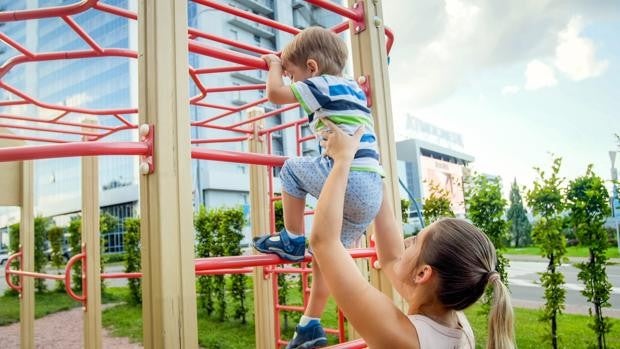 Los menores de entre 3 y 5 años pasan la mayoría del tiempo de la jornada escolar de forma sedentaria