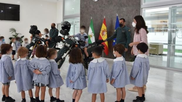 La Guardia Civil visita el Colegio CEU San Pablo Sevilla