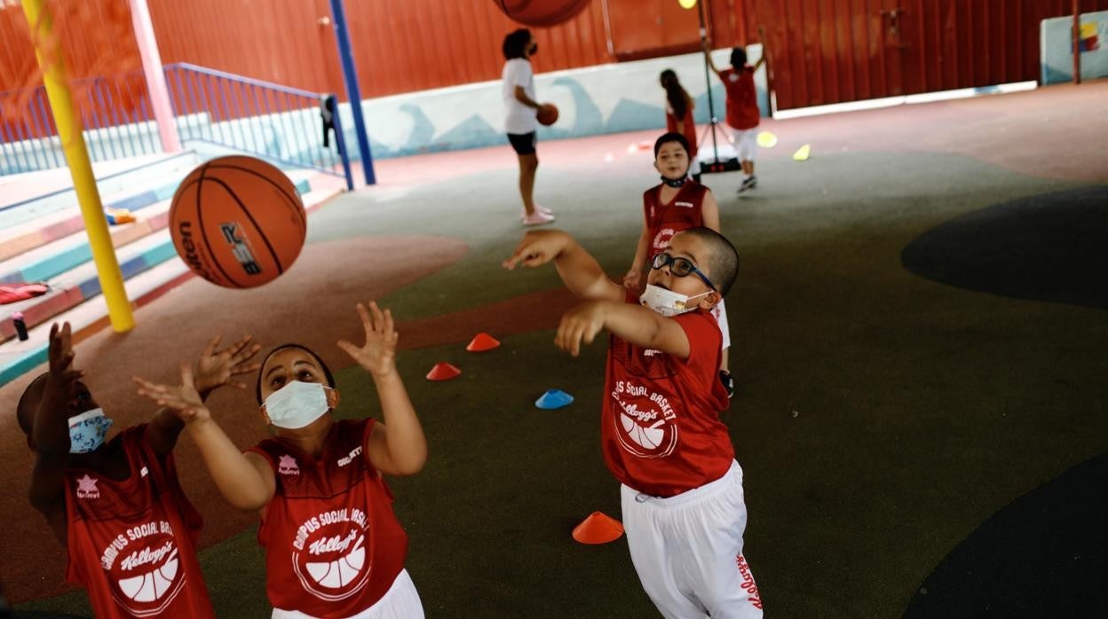 Deporte con valores: Un balón de oxígeno para 300 menores en riesgo de exclusión social