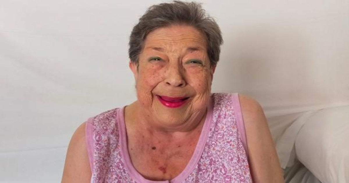 Carmen, 75 años, risueña, parlanchina, válida y en adopción