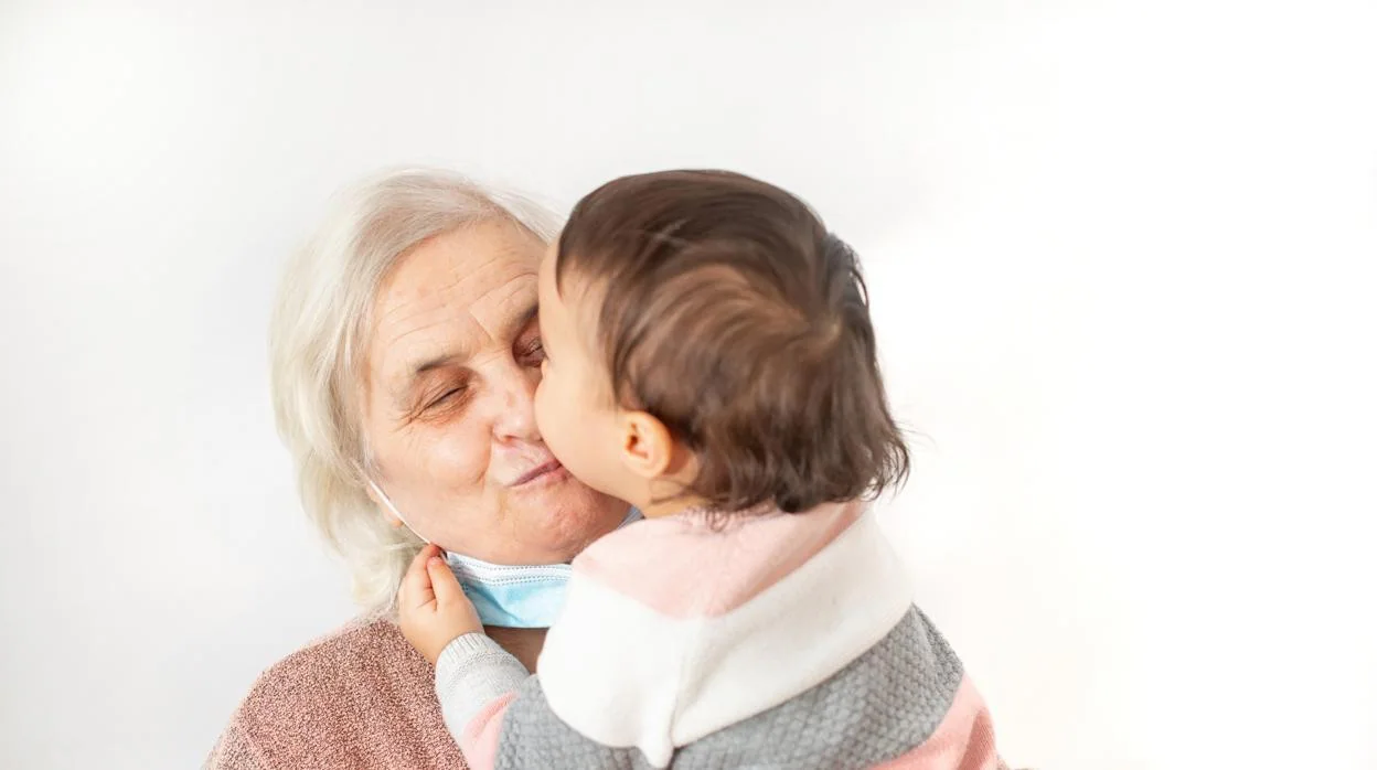 El 27% de los abuelos cuida de sus nietos más de 10 horas a la semana