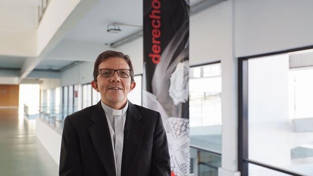 Ramón Valdivia, profesor del Centro de Estudios Universitarios Cardenal Spínola CEU, distinguido con el Premio Bartolomé de las Casas