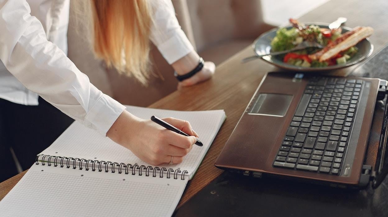 El teletrabajo perjudica más a la salud de las mujeres