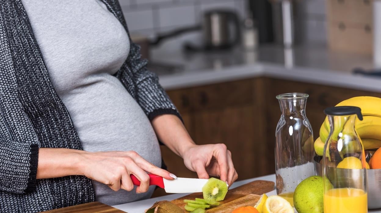 La alimentación saludable, evitar tóxicos y hacer ejercicio, claves para un embarazo a partir de los 30