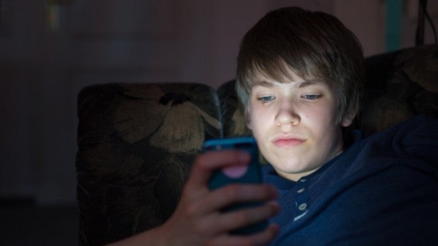 La inteligencia emocional evita que los jóvenes con ansiedad, depresión o estrés sean adictos al móvil