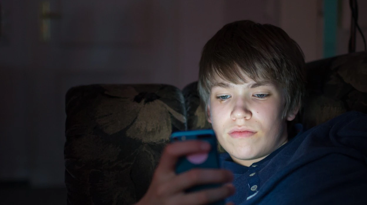 La inteligencia emocional evita que los jóvenes con ansiedad, depresión o estrés sean adictos al móvil