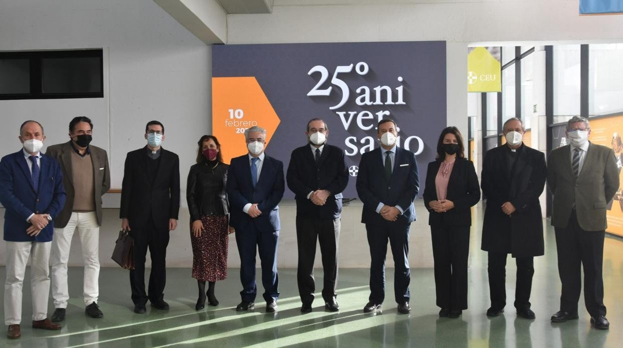 CEU Andalucía inaugura la exposición de su 25 aniversario