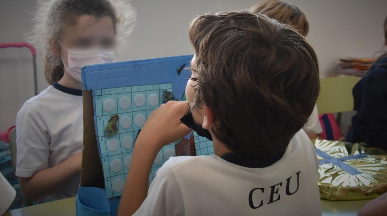 Los alumnos de Educación Primaria del Colegio CEU San Pablo Sevilla participan en la I Feria Matemática del centro