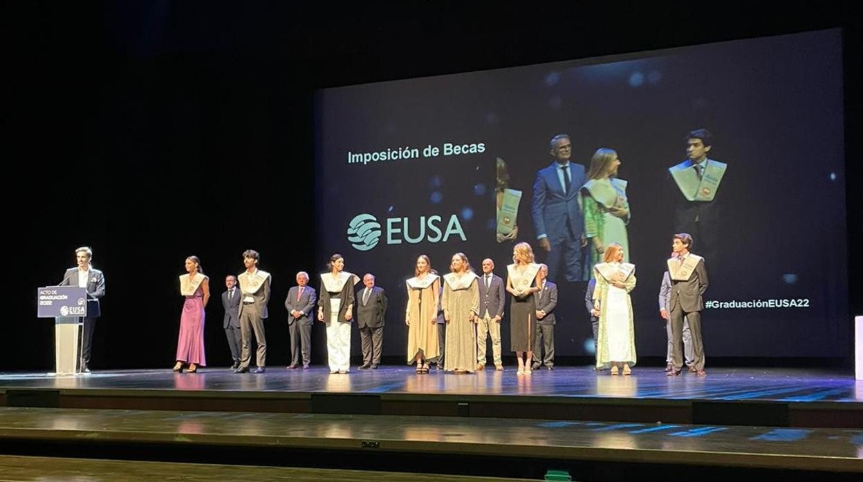 EUSA celebra su acto de graduación con más de cien alumnos egresados del curso 2021/22