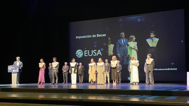 EUSA celebra su acto de graduación con más de cien alumnos egresados del curso 2021/22