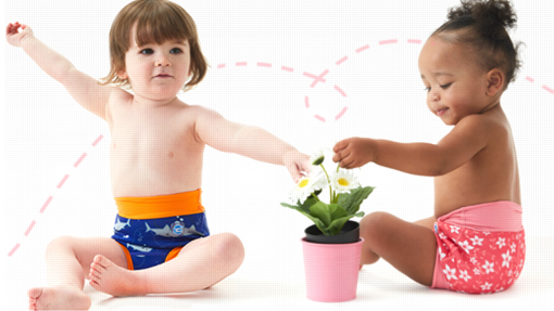 Niños con pañal de baño