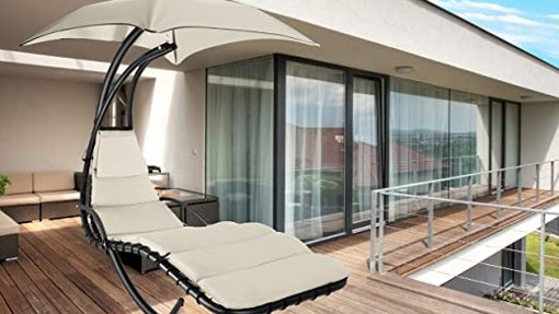 Tumbona colgante con sombrilla