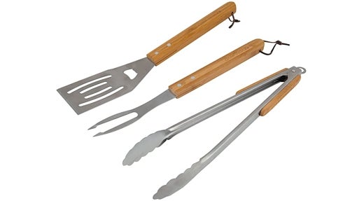 Los elementos necesarios para una barbacoa al aire libre