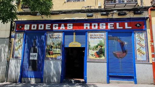 La colorida fachada de Bodegas Rosell