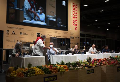 Degustación de los bocatas de autor en la octava competición celebrada en Madrid Fusión