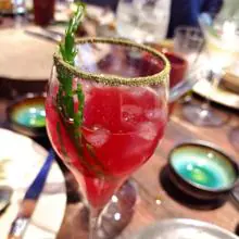 Cóctel 'Ábrego de salicornia' dentro del menú de Rodrigo de la Calle maridado con tragos con ginebra Nordés