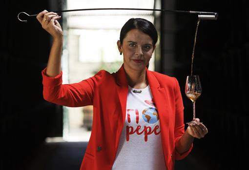 Silvia Flores, tercera generación de una saga de divulgadores de los vinos de Jerez en la Bodega Tío Pepe