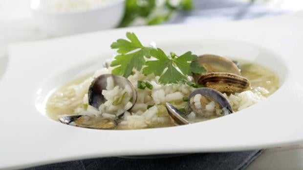 Sencilla receta de arroz caldoso con almejas