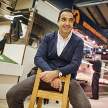 Óscar Velasco posa para ABC en el Mercado de Vallehermoso de Madrid