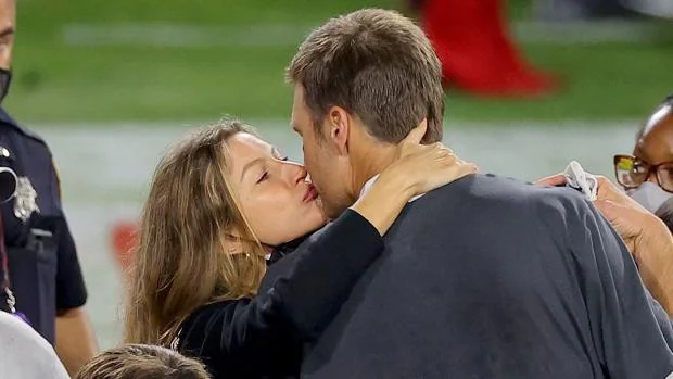 El apasionado beso de Gisele Bündchen y Tom Brady tras ganar la Super Bowl