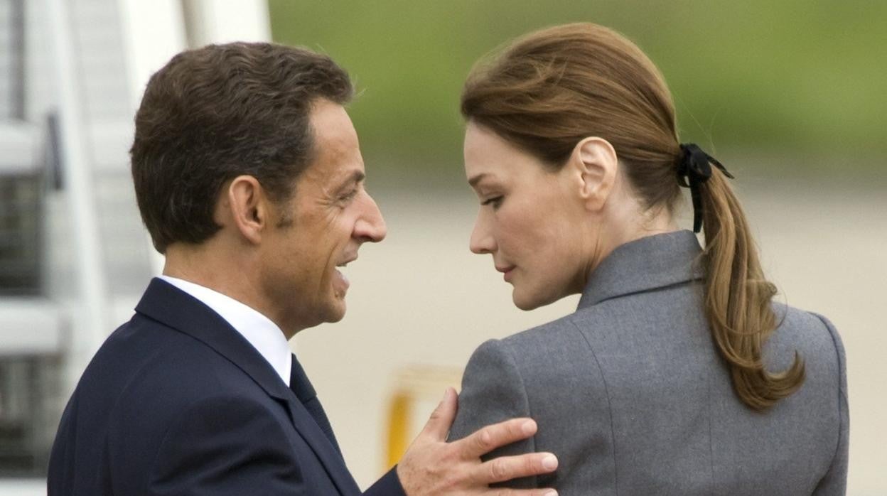 Carla Bruni, amor a prueba de derrota electoral y condena