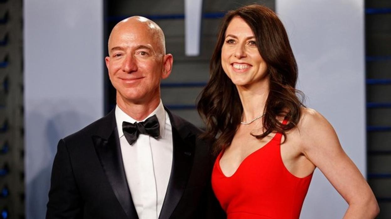 Jeff Bezos junto a su exmujer