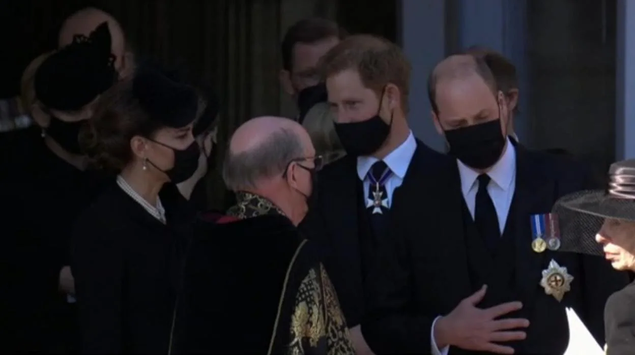 Harry, Guillermo y Kate Middleton a la salida del funeral