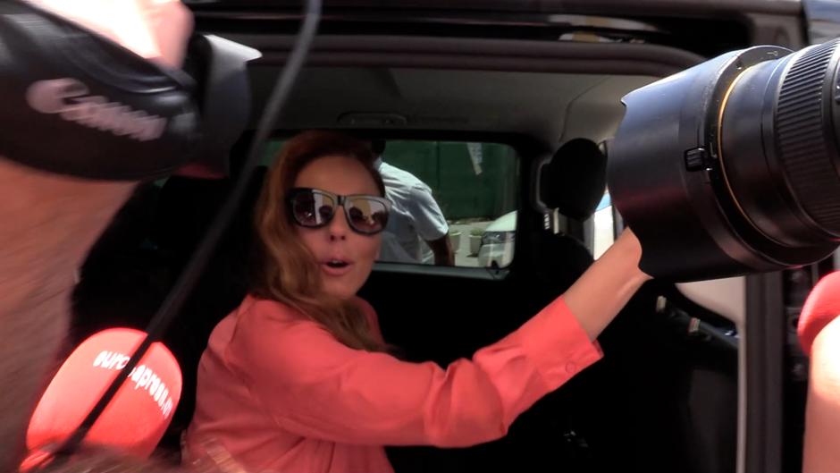 Así ha sido la visita de Rocío Carrasco al cementerio de Chipiona