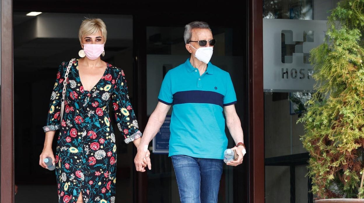 José Ortega Cano y su mujer Ana María Aldón a la salida del hospital
