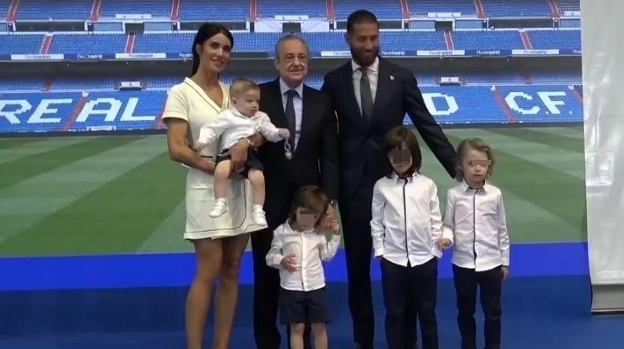 Sergio Ramos, Pilar Rubio y sus hijos junto a Florentino Pérez