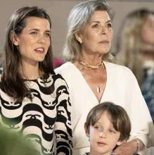 Carolina de Mónaco con su hija Carlota y a su nieto Raphaël
