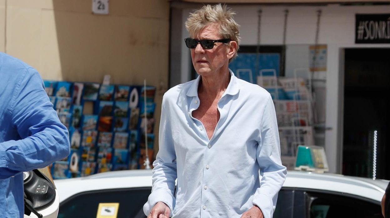 Ernesto de Hannover, de compras este domingo por Ibiza