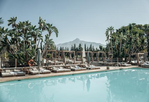 Naô Pool Club, en la calle de los Tilos de Puerto Banús