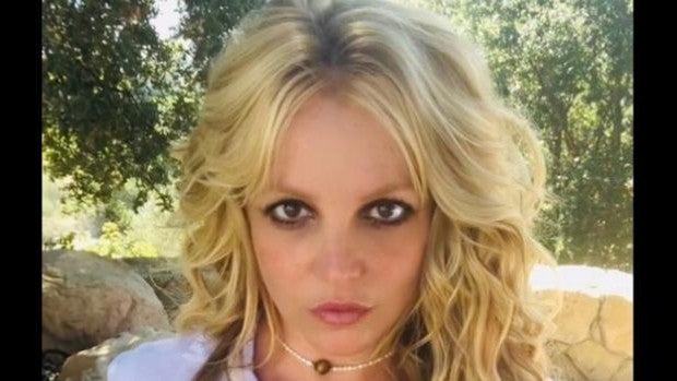 El padre de Britney Spears le pide dos millones para dejarla libre